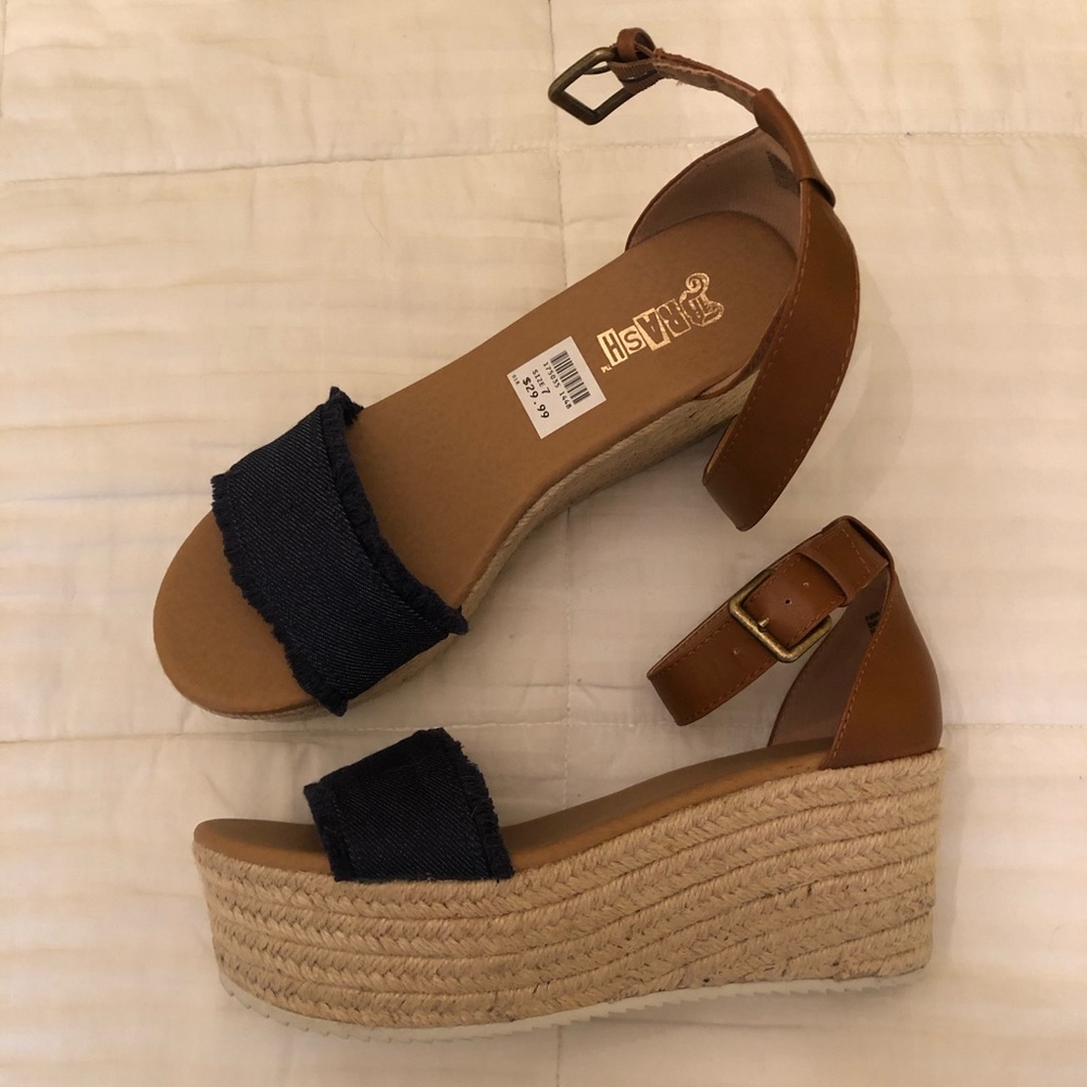 Sandals - Picture 3 of 4